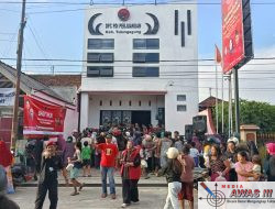 DPC PDIP Tulungagung Bagikan Ratusan Takjil Pada Masyarakat