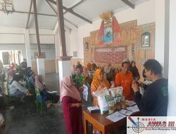 Pemdes Ngrendeng Salurkan Bantuan Pangan Pada 346 Keluarga Penerima Bantuan Pangan