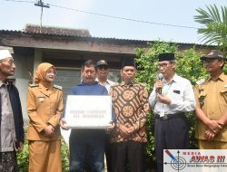 Walikota Kediri Bersama BAZNAS Salurkan Bantuan Bedah Rumah