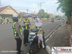 Pengendara Tak Pakai Helm Diberi Teguran, Sat Lantas Polres Lampung Utara Gencarkan Edukasi Keselamatan