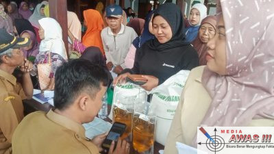 Pemdes Pelem Campurdarat Salurkan Bantuan Pangan Kepada Masyarakat