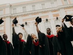 Mahasiswa Universitas Harkat Negeri Perkenalkan Algoritma Konten kepada Pelajar