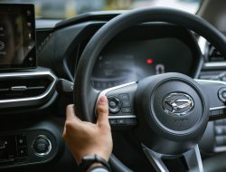 Membelokkan Stir Mobil Sampai Mentok, Kebiasaan Sederhana yang Bisa Rusak Komponen Ini