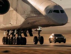 Video: Porsche dan Pesawat Raksasa Uji Coba Unik di Gurun Mojave