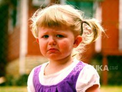 Memaafkan anak saat tantrum lebih efektif