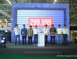 Isuzu Rayakan Produksi 300.000 Unit di Karawang