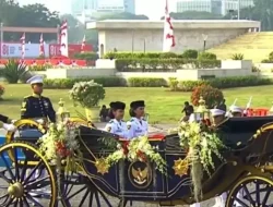 Kereta Kencana Garuda Bawa Bendera dan Teks Proklamasi ke Istana