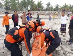 Polres Pesisir Barat Evakuasi Remaja 17 Tahun yang Ditemukan Mengapung di Perairan Pekon Balam