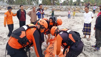 Polres Pesisir Barat Evakuasi Remaja 17 Tahun yang Ditemukan Mengapung di Perairan Pekon Balam
