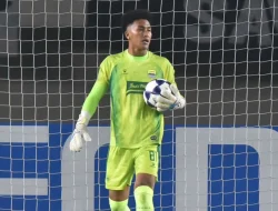 Fitrah Maulana Catat Debut Gemilang dan Clean Sheet di ACL Two Bersama Persib Bandung